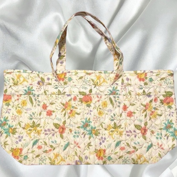 Floral quilted bag - Picture 1 of 3